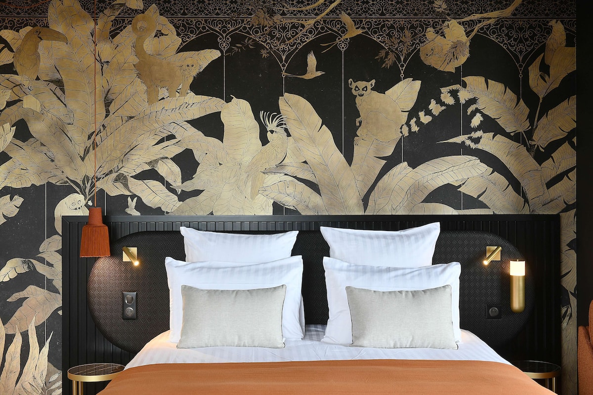 deluxe suite, multiple beds | minibar, in-room safe, desk, laptop workspace