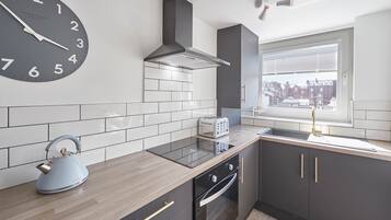 House | Private kitchen | Fridge, microwave, oven, stovetop