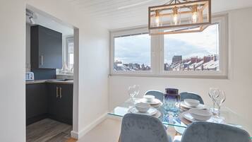 House | In-room dining