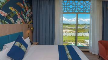 Estudio Deluxe, 1 cama King size | Edredón, minibar y caja de seguridad en la habitación