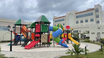 Área de juegos infantiles al aire libre
