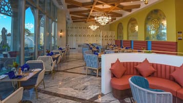 2 restaurantes, café da manhã, culinária internacional