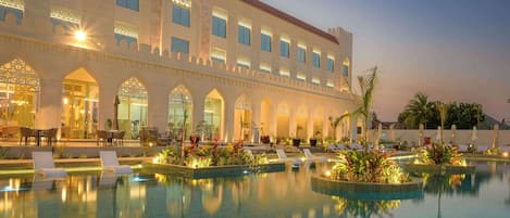 2 albercas al aire libre