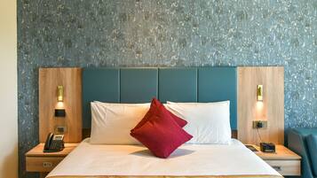 Deluxe-Zimmer, 1 King-Bett (Runway View) | Daunenbettdecken, Minibar, Zimmersafe, individuell dekoriert