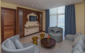 Suite presidencial, varias camas | Edredón, minibar y caja de seguridad en la habitación