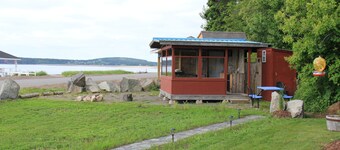 Yeomans By The Caves - Bunky On The Beach