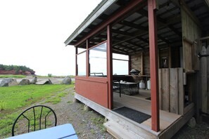 Outdoor dining - Bunky on the Beach · UNESCO Geopark (Saint Martins Parish)