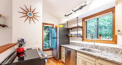 Vermont get-away end unit townhouse nestled in the trees