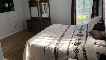 3 bedrooms, free WiFi, bed sheets