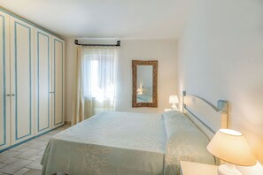 2 bedrooms, bed sheets