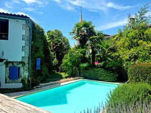 حمّام سباحة خارجي