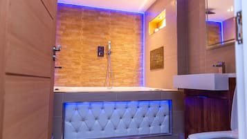 Superior appartement, toegankelijk voor mindervaliden, privébadkamer (Jacuzzi - Apartment 2) | Badkamer