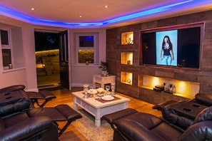 Lounge - Optimal Apartments (Bradford)