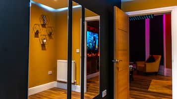 Presidential Apartment, Accessible, Private Bathroom (Jacuzzi) | Interior