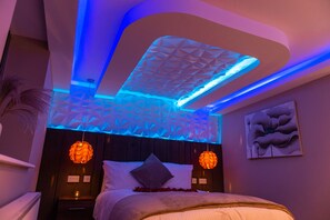 Superior Apartment, Accessible, Private Bathroom (Jacuzzi - Apartment 2) | Lounge - Optimal Apartments (Bradford)