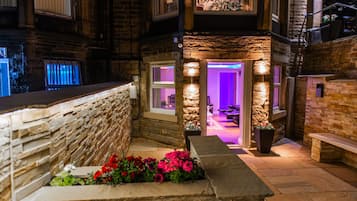 Executive Apartment, Accessible, Private Bathroom (Jacuzzi - Apartment 1) | Garden