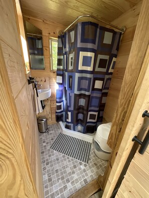 Dusche, Handtücher, Seife, Toilettenpapier