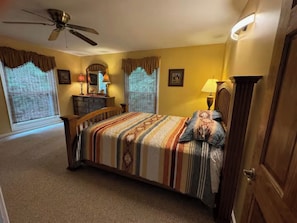 3 bedrooms, desk, iron/ironing board, travel crib