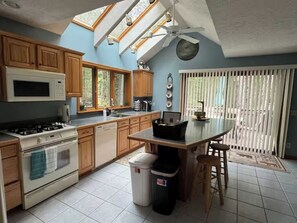 冰箱、微波炉、烤箱、炉灶