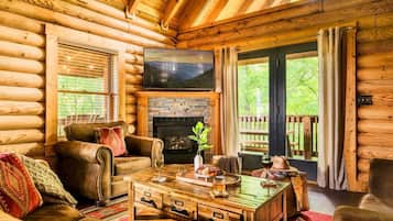 Smart TV, chimenea, futbolito y libros