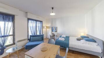 1 bedroom, bed sheets