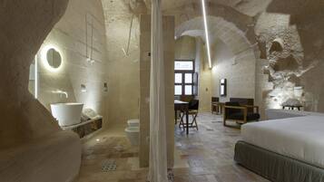 Deluxe Room | Bathroom