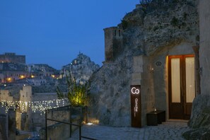Façade de l’hébergement  – soirée/nuit