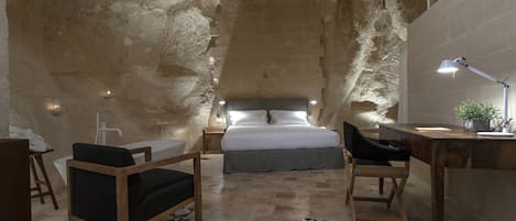 Deluxe Room | Egyptian cotton sheets, premium bedding, down comforters