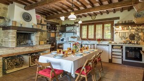 Fridge, microwave, oven, dishwasher - La Cerqua 8, Emma Villas (Gualdo Cattaneo)