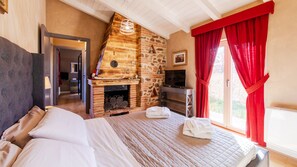 3 habitaciones, escritorio, tabla de planchar con plancha y wifi gratis 