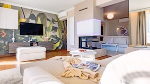 6 bedrooms, iron/ironing board, free WiFi, bed sheets