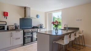 Fridge, microwave, oven, stovetop - Hill View Rise - sleeps 8 guests  in 4 bedrooms (Weston Subedge)