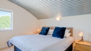 3 bedrooms, iron/ironing board, travel crib, free WiFi