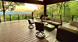 Terrace/patio - Unique/Luxurious/Stunning Mtn & Lake Views, Wi-Fi! (Almond)