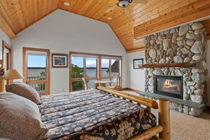 7 makuuhuonetta, työpöytä, ilmainen Wi-Fi, vuodevaatteet