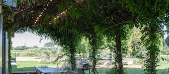 Spacious, fully air-conditioned Provençal country residence with pool