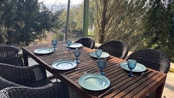 Outdoor dining