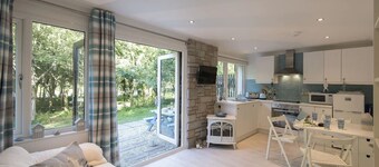 WOODLAND RETREAT - Summer school holiday dates still available. 