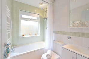 Ensemble douche/baignoire, sèche-cheveux, serviettes fournies, savon