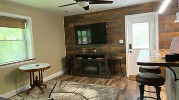 Smart TV, fireplace