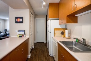 Fridge, microwave, oven, stovetop - Close to the Slopes! On Free Bus Route! Summer Pool! (Steamboat Springs)