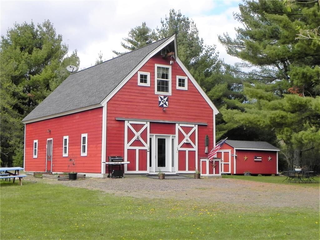 Unique Barndominium on Private 3 Acres Overlooking Pond in Webster, United States