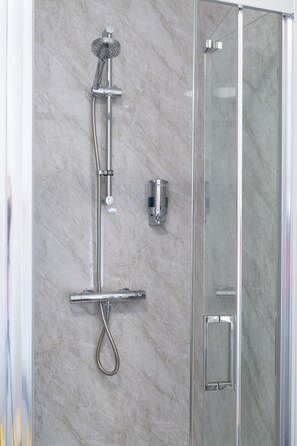 Premium Single Room, Ensuite, Garden View