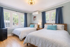 2 bedrooms, desk, iron/ironing board, WiFi - A stylish Los Angeles home in a quiet neighborhood, minutes from museums, dining, Downtown, and Hollywood—perfect for comfort, convenience, and city exploring. (Los Angeles)