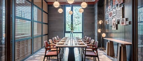 2 restaurants, breakfast, lunch, dinner served; Asian cuisine
