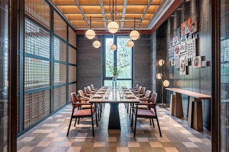 2 restaurants, breakfast, lunch, dinner served; Asian cuisine