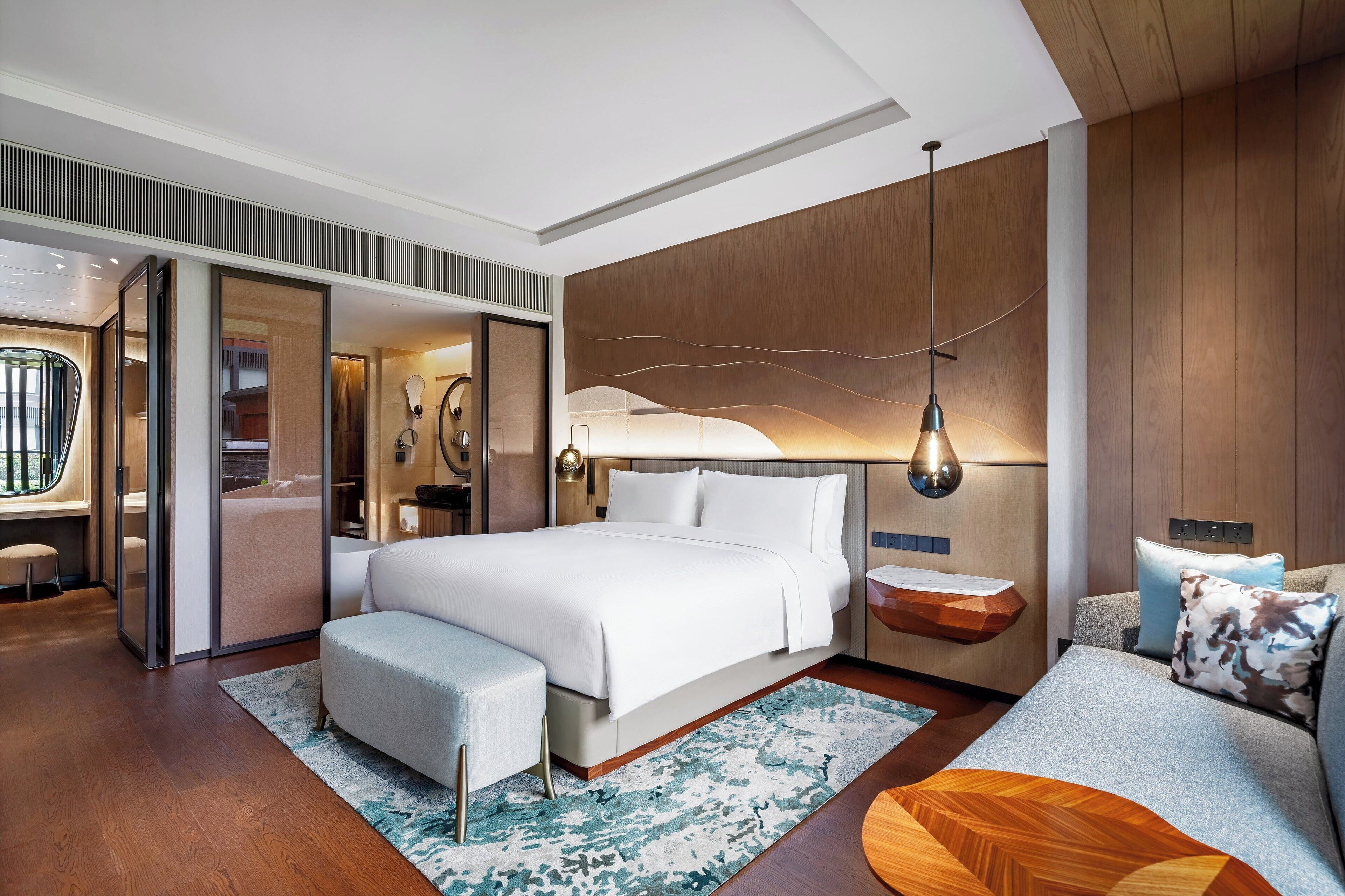 Luxe beddengoed, donsdekens, bedden met traagschuimmatrassen