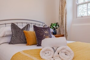 2 Schlafzimmer, Schreibtisch, Bügeleisen/Bügelbrett, WLAN