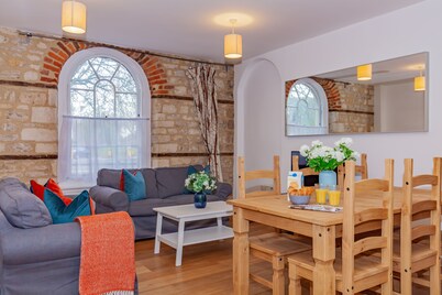Unique and quirky central apartment with parking