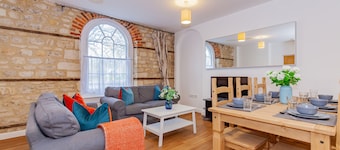 Unique and quirky central apartment with parking